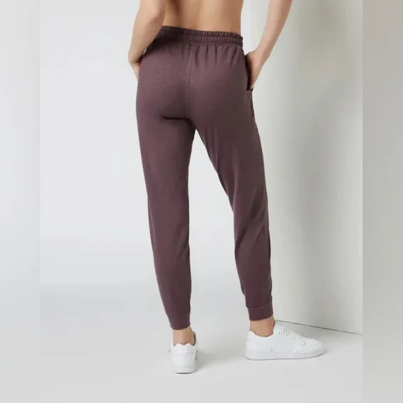 EUC Vuori Performance Joggers Size Medium Heathered Purple - Picture 3 of 11